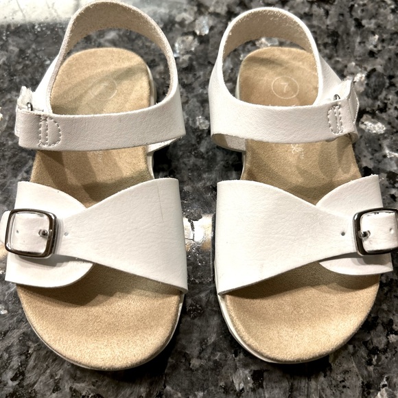 Cat & Jack baby girl sandals. - Picture 1 of 3